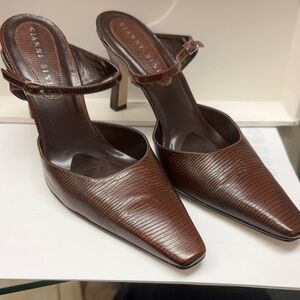 Gianni Bini Brown Textured Pointed-Toe Heels